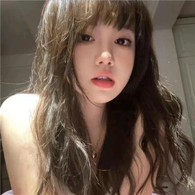 独自在夜晚的海边